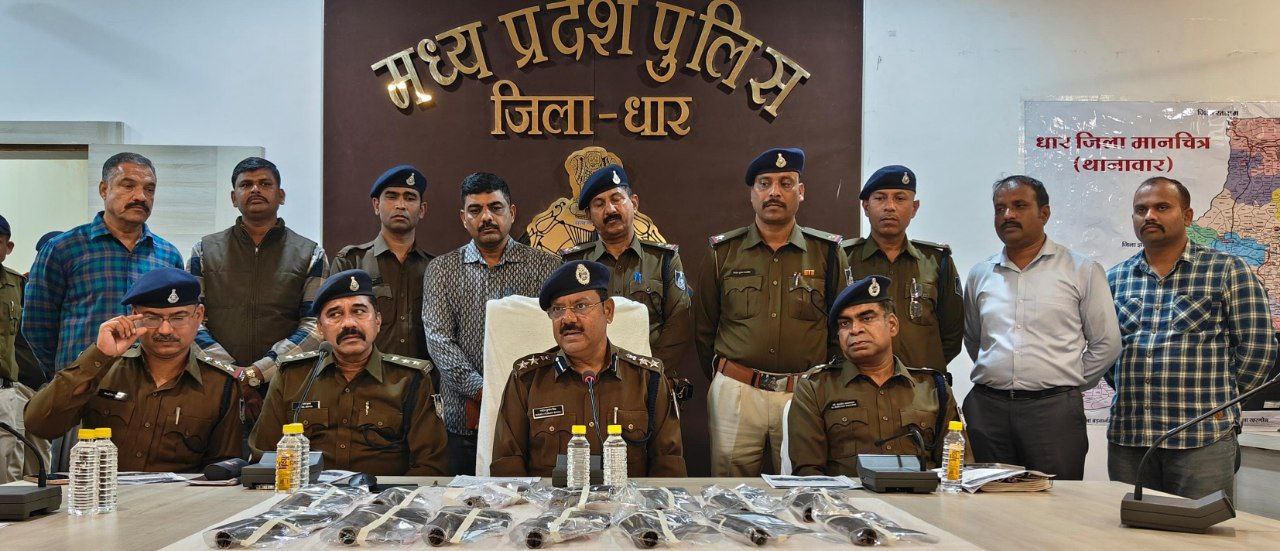 अवैध हथि‍यार तस्‍करों पर कार्रवाई : सायबर सेल और कुक्षी पुलिस की टीम ने 3 आरोपियों को किया गिरफ्तार